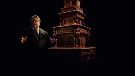 Cabinet of Curiosities doet je zowel in het donker als met het licht aan beven.